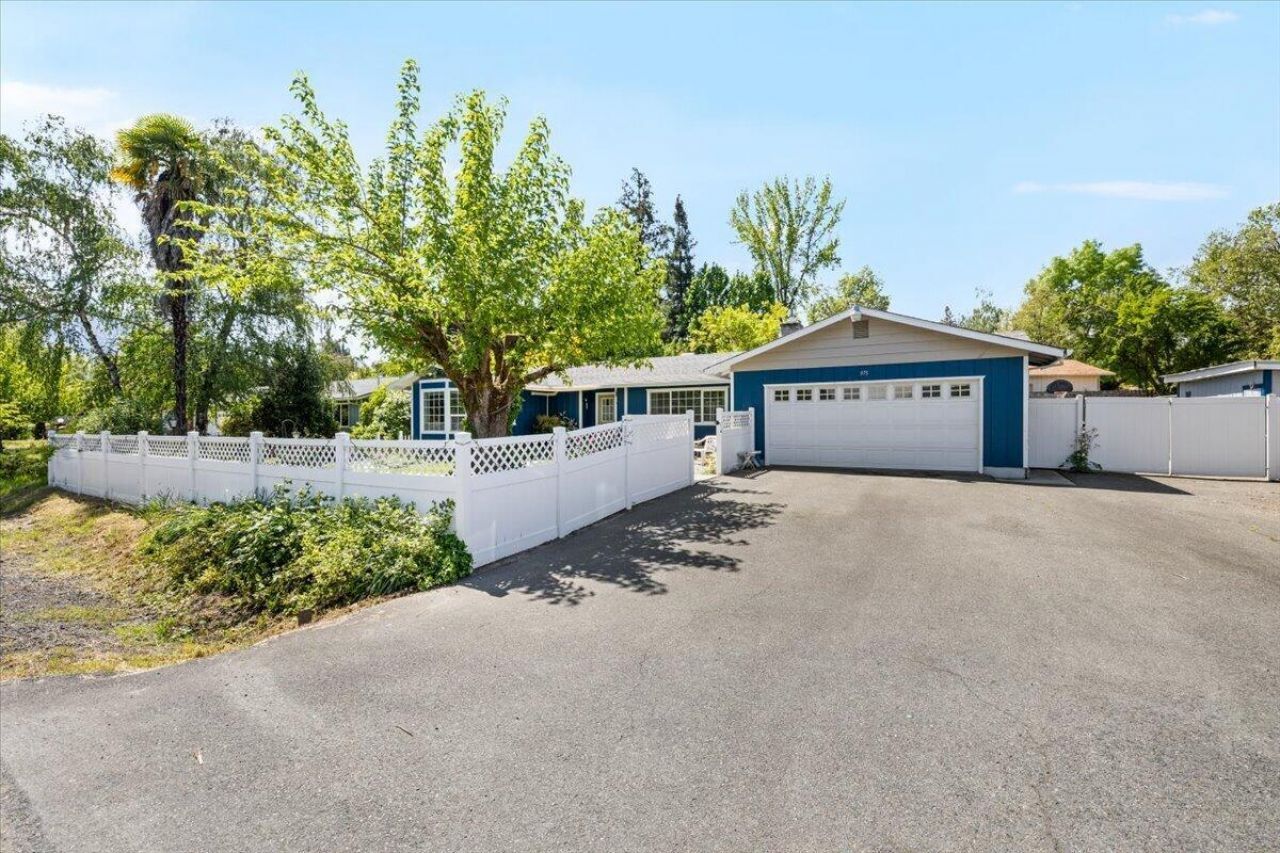 975 Fruitdale, Grants Pass, OR 97527 Main Photo