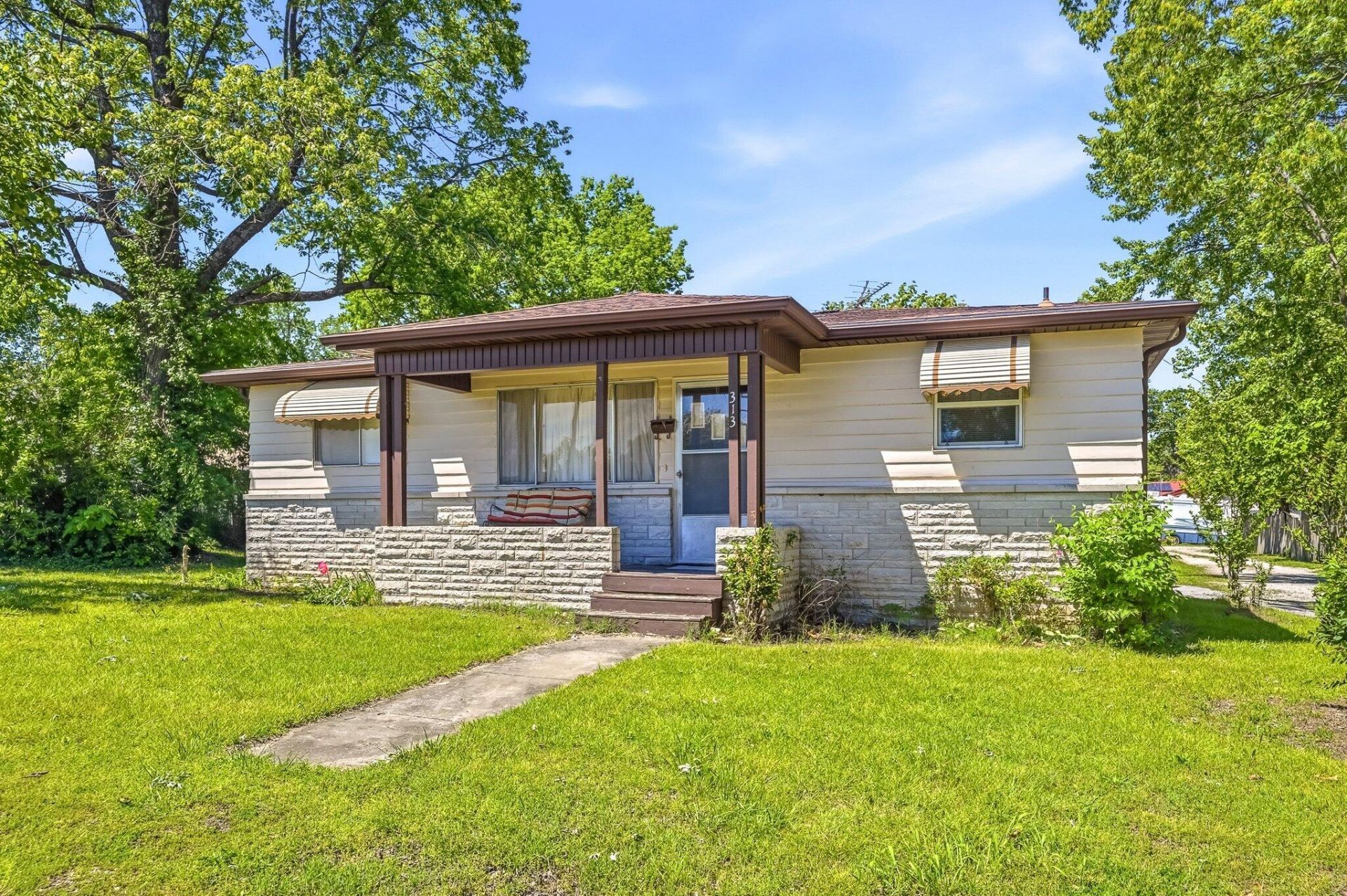 313 S Rinker Avenue , Aurora, MO 65605 Main Photo