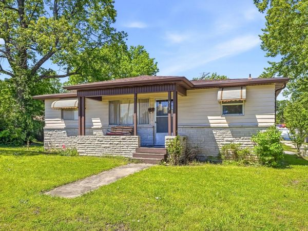 313 S Rinker Avenue , Aurora, MO 65605
