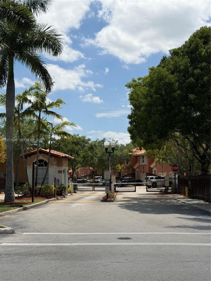 15341 SW 31st Ter, Unit 15341, Miami, FL 33185 Photo