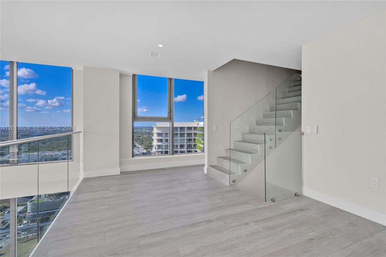121 NE 34th St, Unit PH3217, Miami, FL 33137 Photo