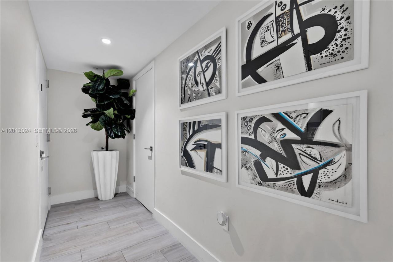 121 NE 34th St, Unit PH3217, Miami, FL 33137 Photo