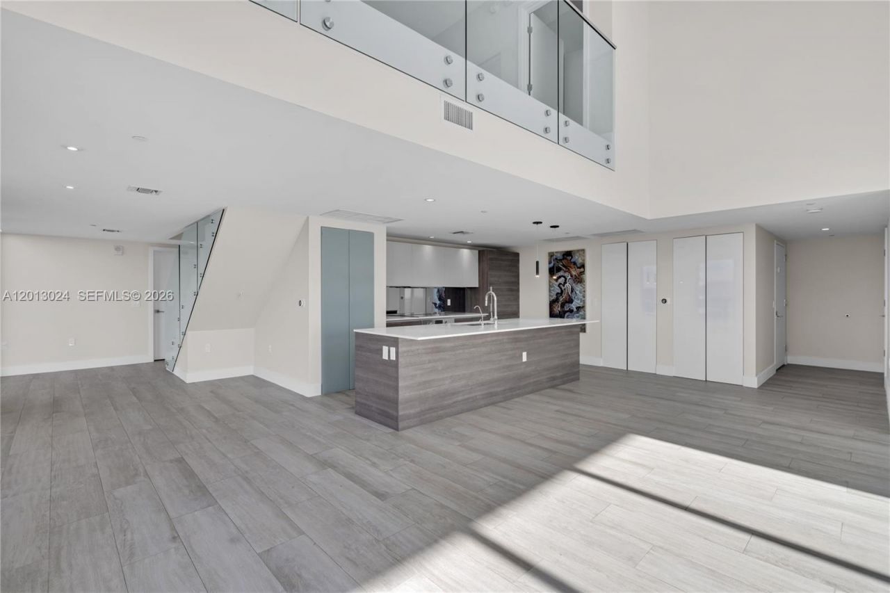 121 NE 34th St, Unit PH3217, Miami, FL 33137 Photo