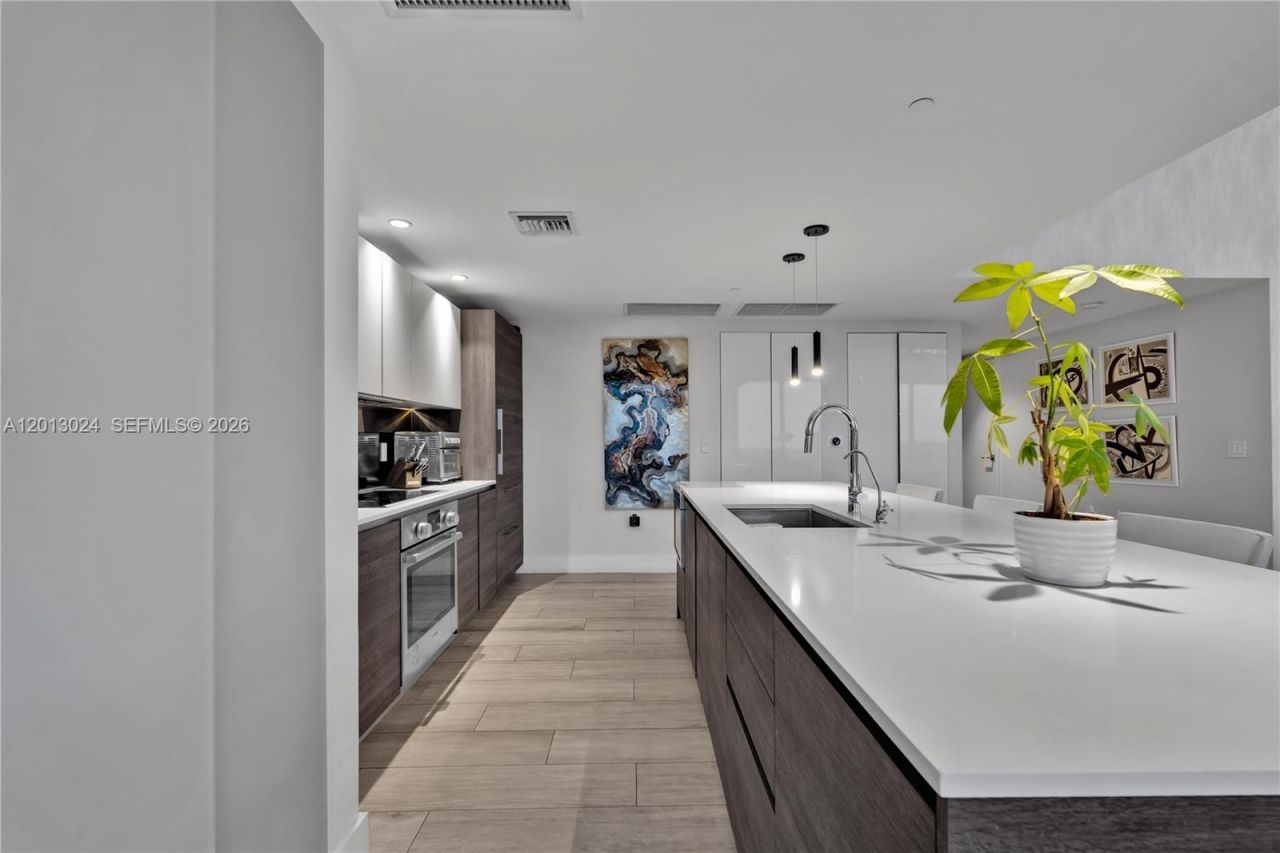121 NE 34th St, Unit PH3217, Miami, FL 33137 Photo