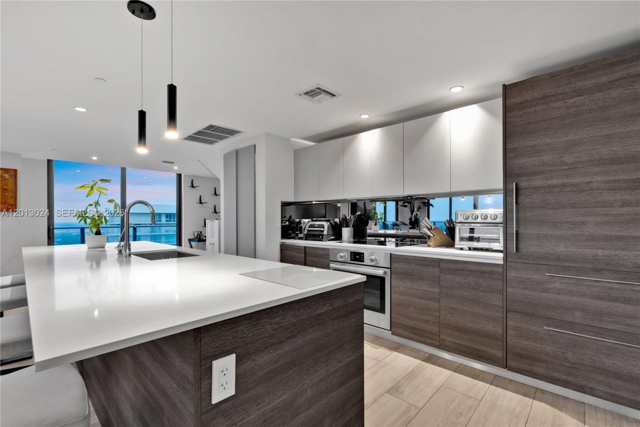 121 NE 34th St, Unit PH3217, Miami, FL 33137 Photo