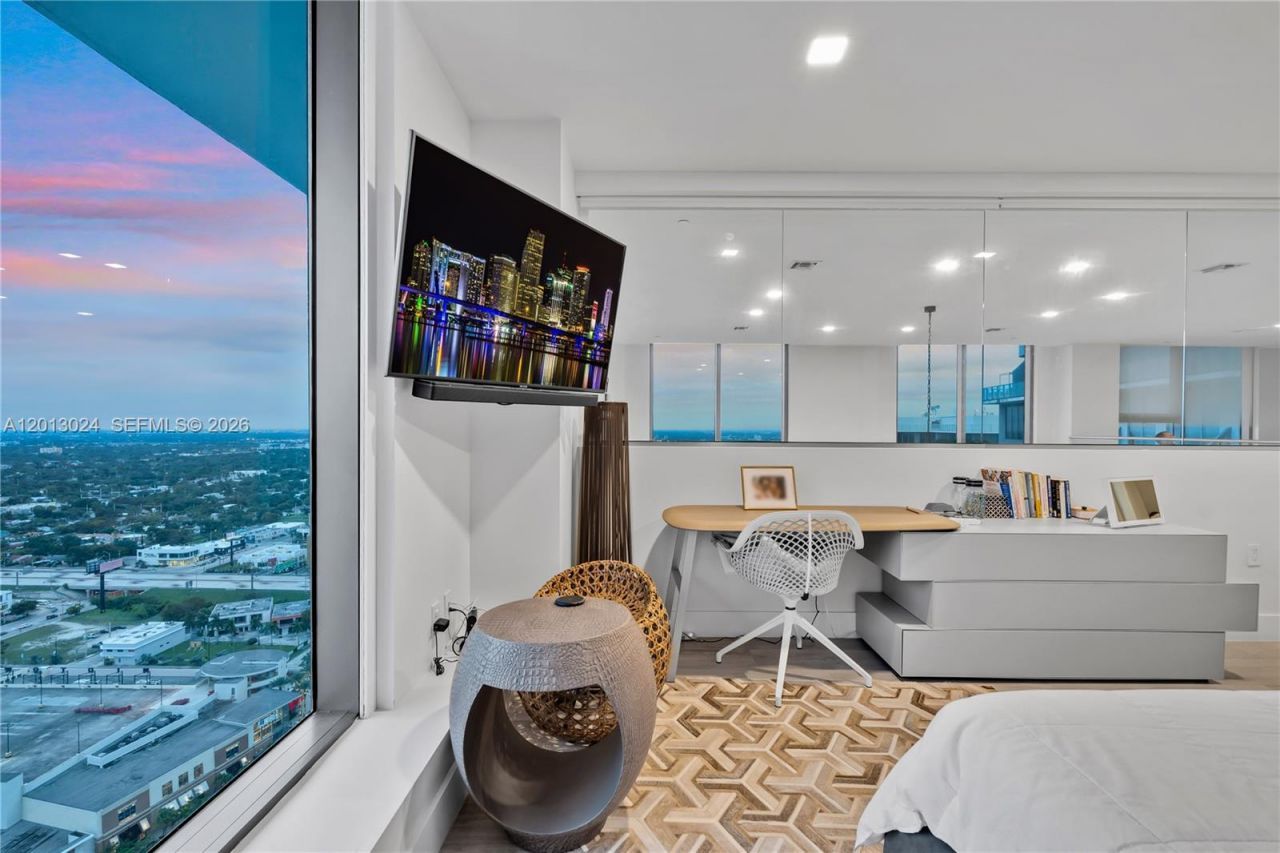121 NE 34th St, Unit PH3217, Miami, FL 33137 Photo