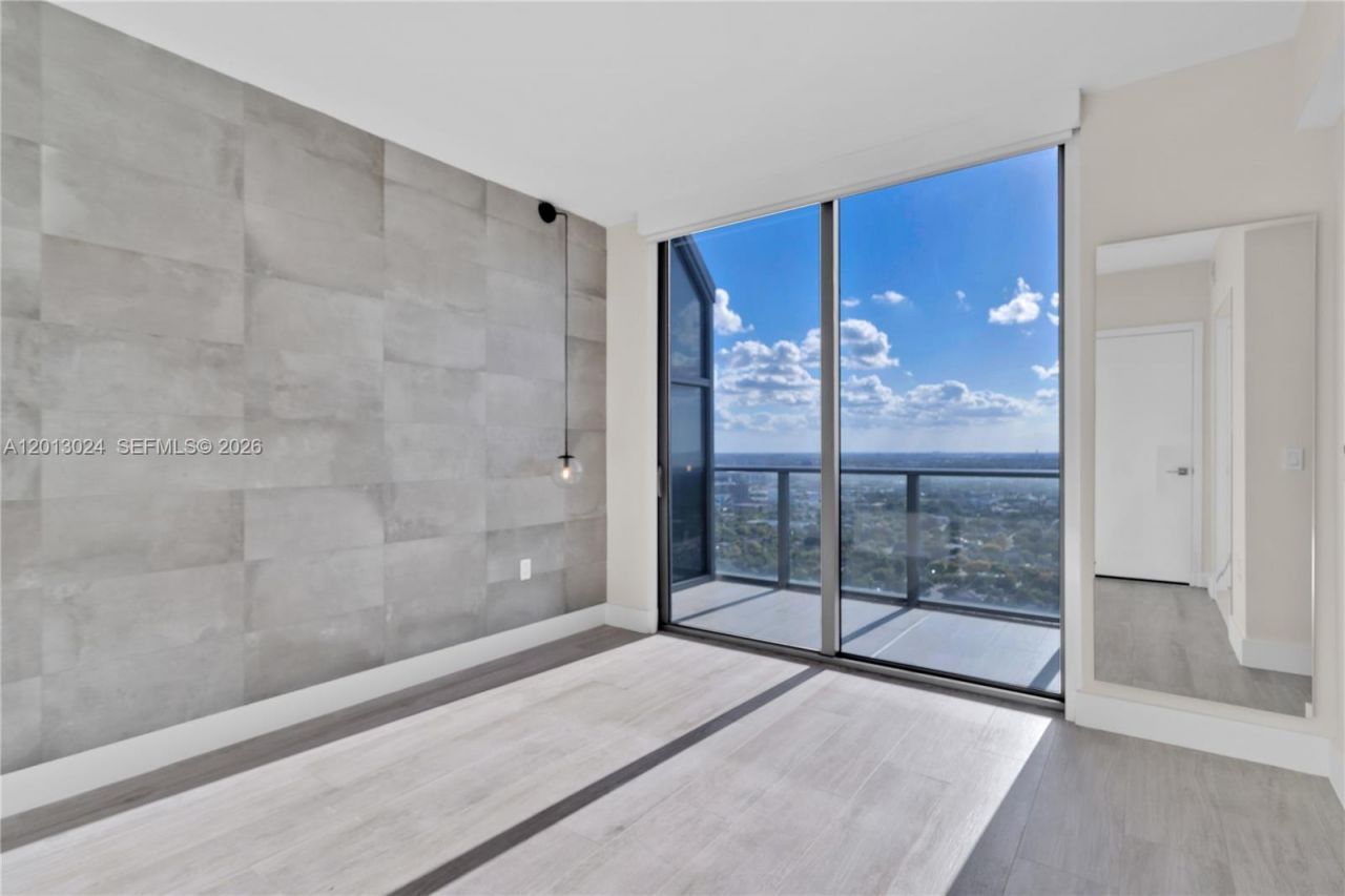 121 NE 34th St, Unit PH3217, Miami, FL 33137 Photo