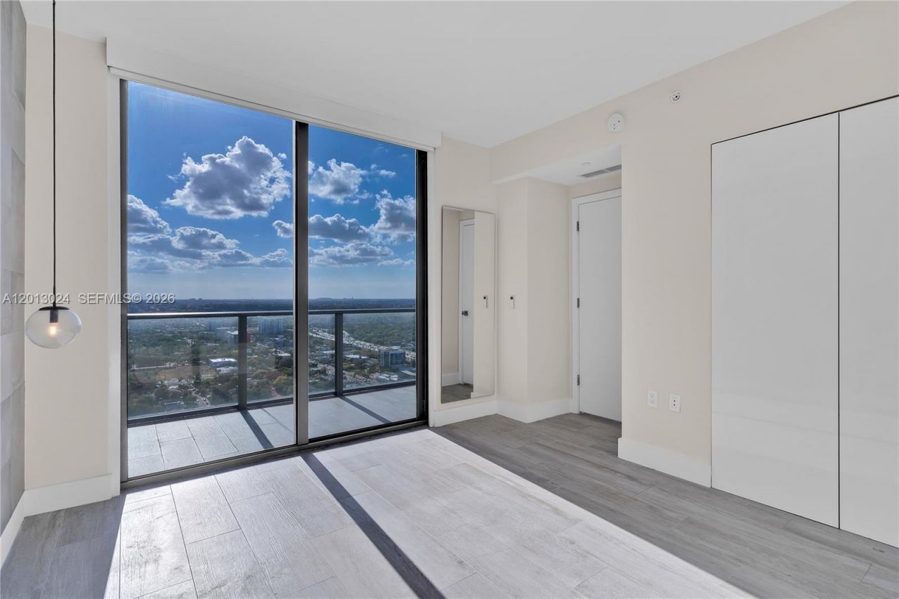 121 NE 34th St, Unit PH3217, Miami, FL 33137 Photo