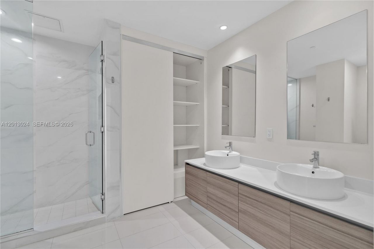 121 NE 34th St, Unit PH3217, Miami, FL 33137 Photo