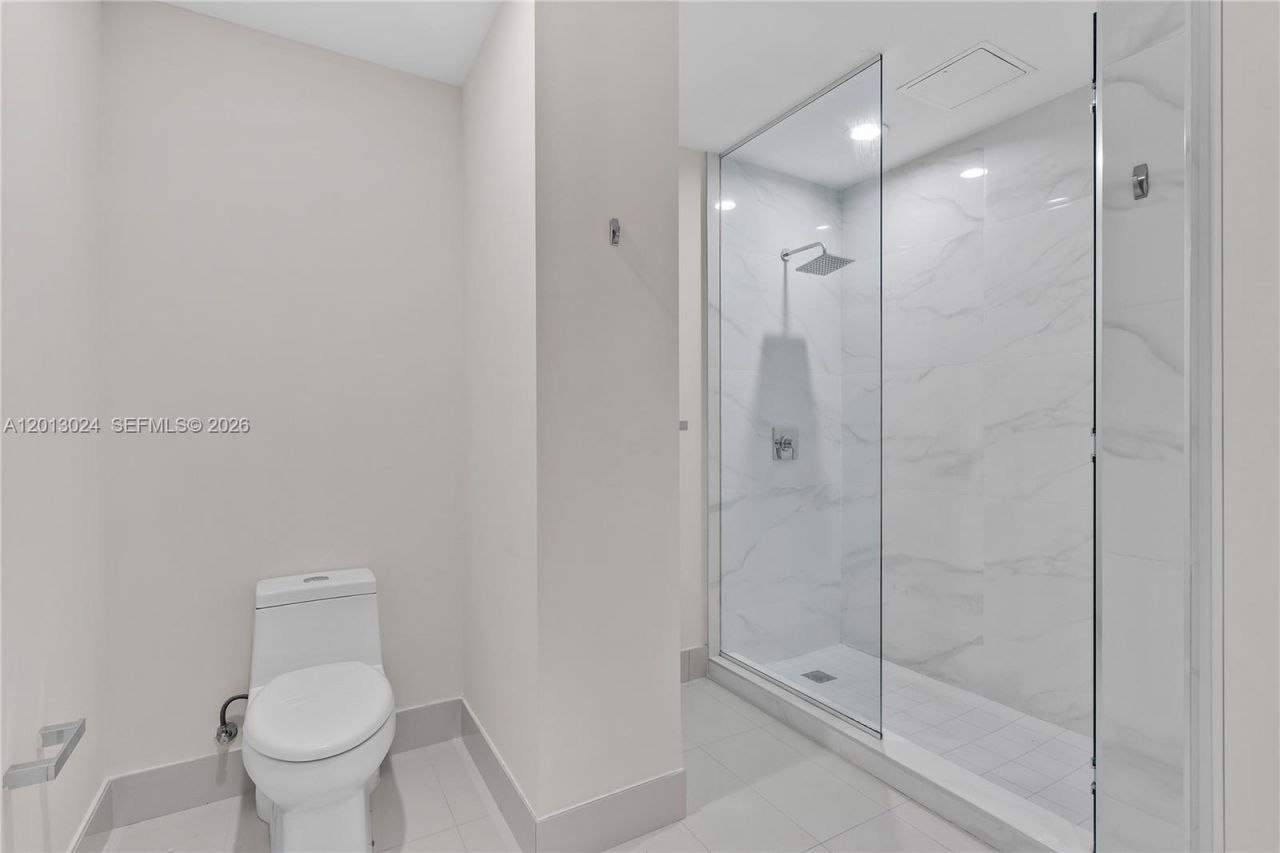 121 NE 34th St, Unit PH3217, Miami, FL 33137 Photo