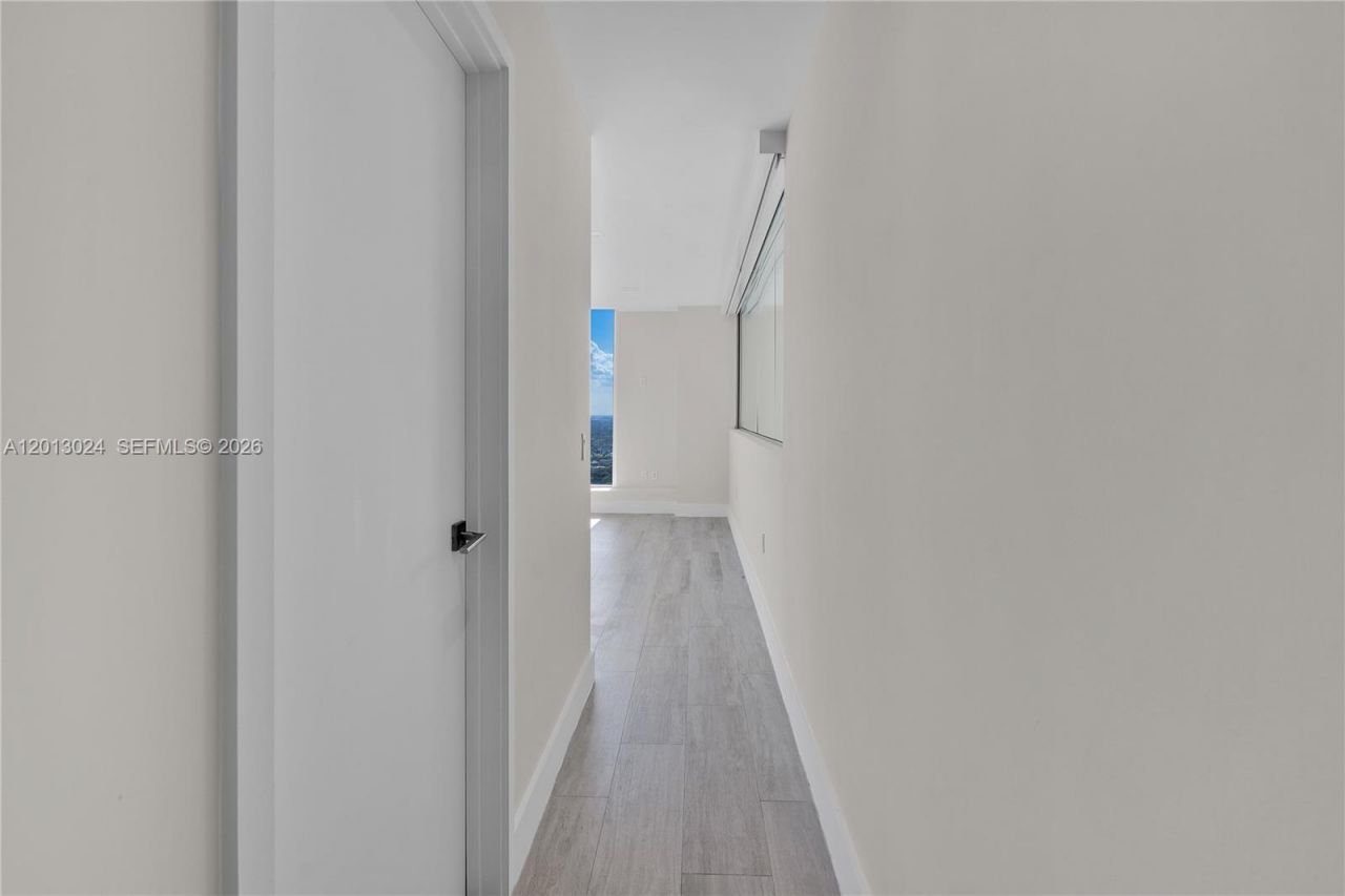 121 NE 34th St, Unit PH3217, Miami, FL 33137 Photo
