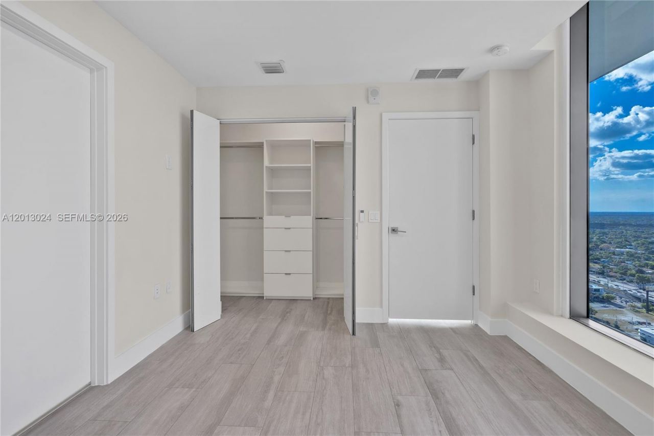 121 NE 34th St, Unit PH3217, Miami, FL 33137 Photo