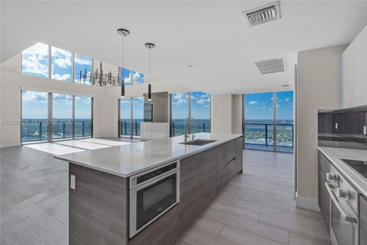121 NE 34th St, Unit PH3217, Miami, FL 33137 Photo