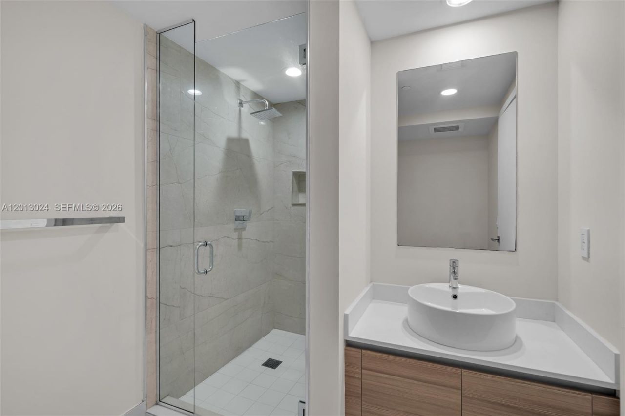 121 NE 34th St, Unit PH3217, Miami, FL 33137 Photo