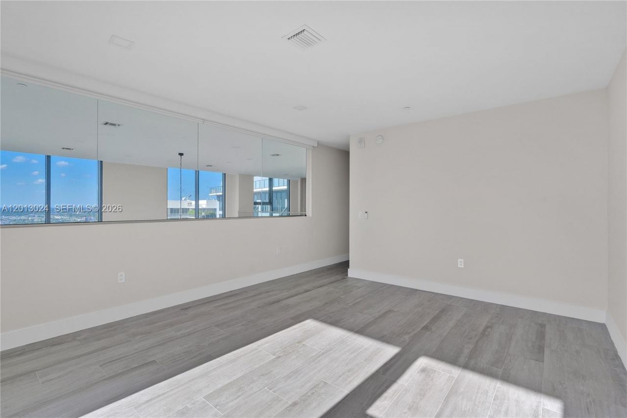 121 NE 34th St, Unit PH3217, Miami, FL 33137 Photo