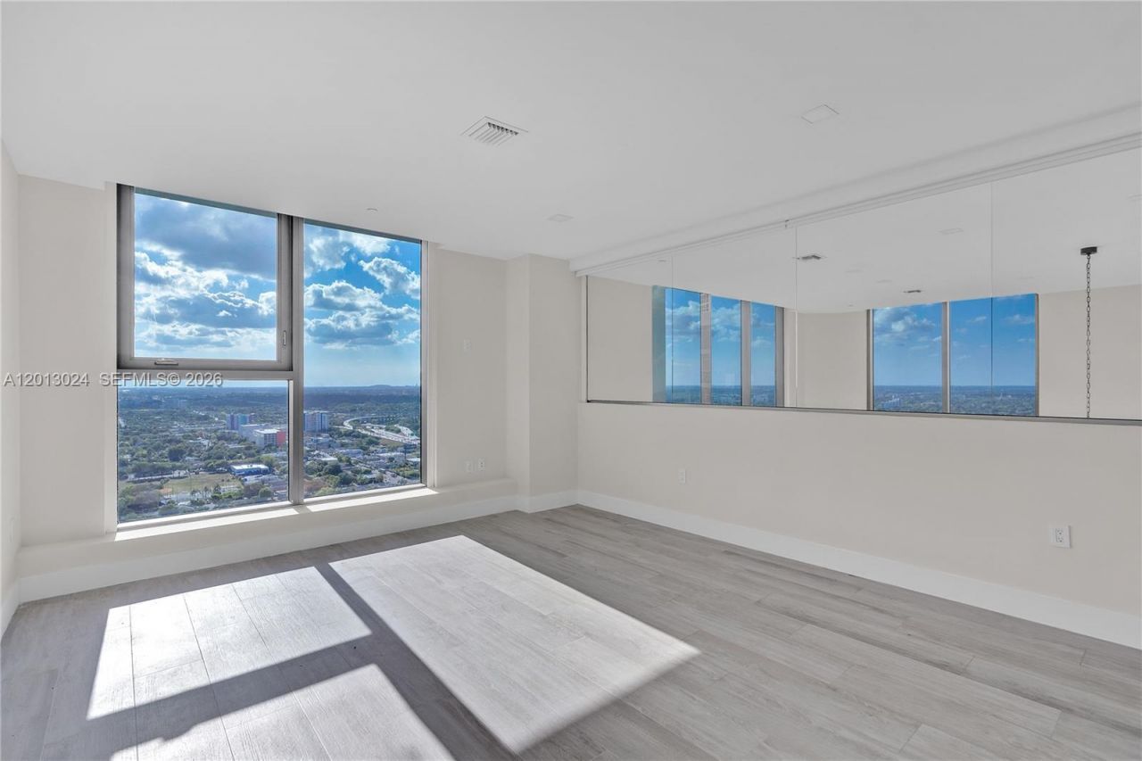 121 NE 34th St, Unit PH3217, Miami, FL 33137 Photo