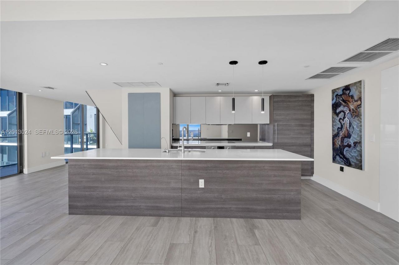 121 NE 34th St, Unit PH3217, Miami, FL 33137 Photo
