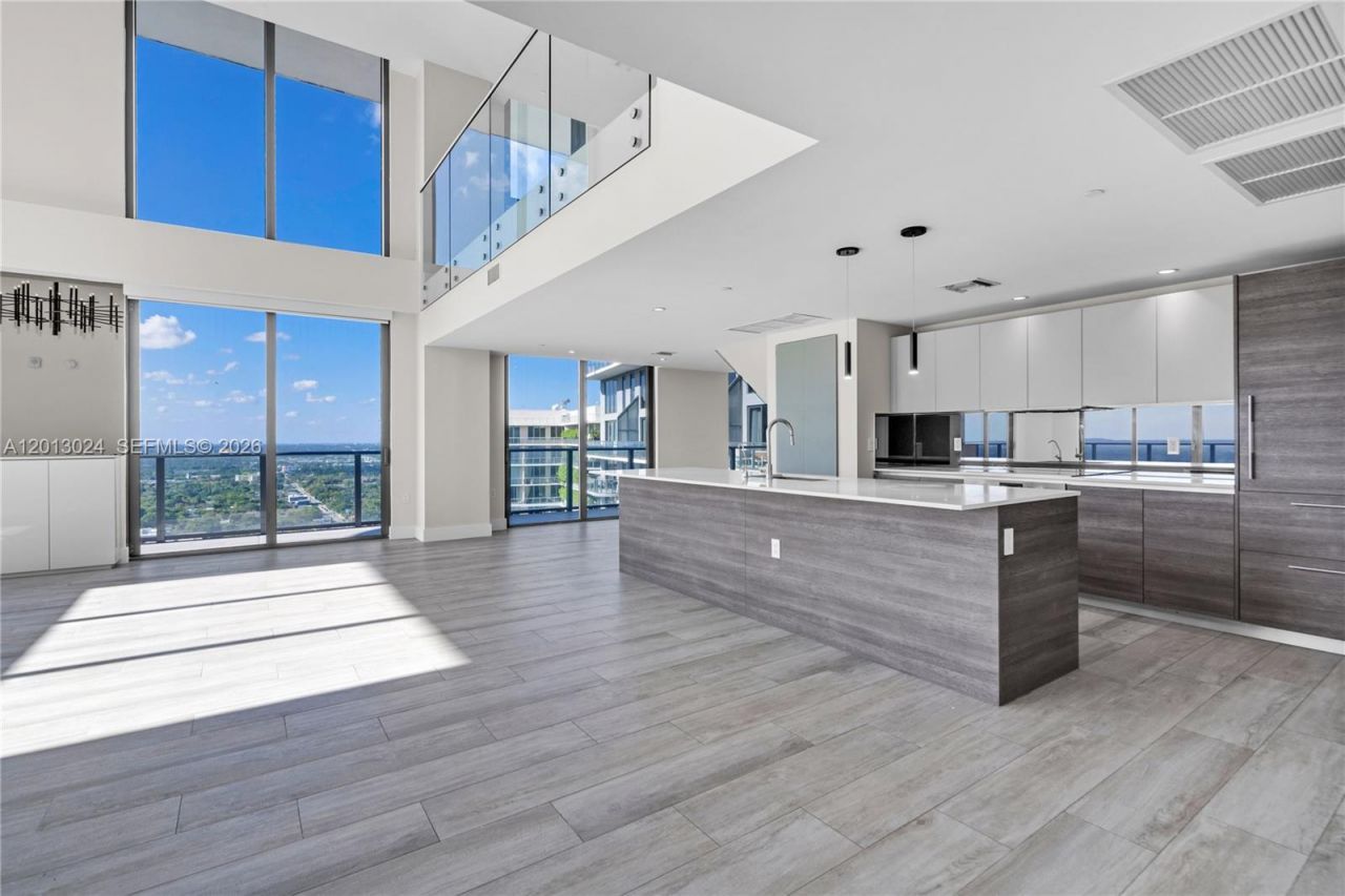 121 NE 34th St, Unit PH3217, Miami, FL 33137 Photo
