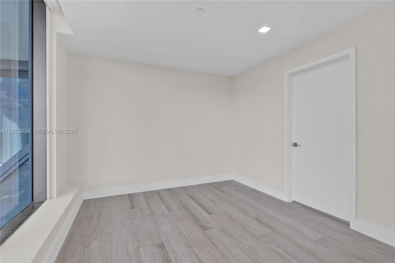 121 NE 34th St, Unit PH3217, Miami, FL 33137 Photo