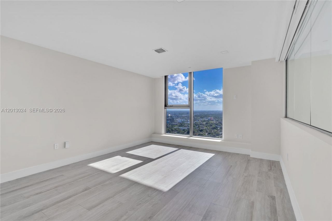 121 NE 34th St, Unit PH3217, Miami, FL 33137 Photo