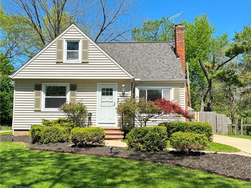 10124 Keswick Drive, Parma Heights, OH 44130 Photo 1