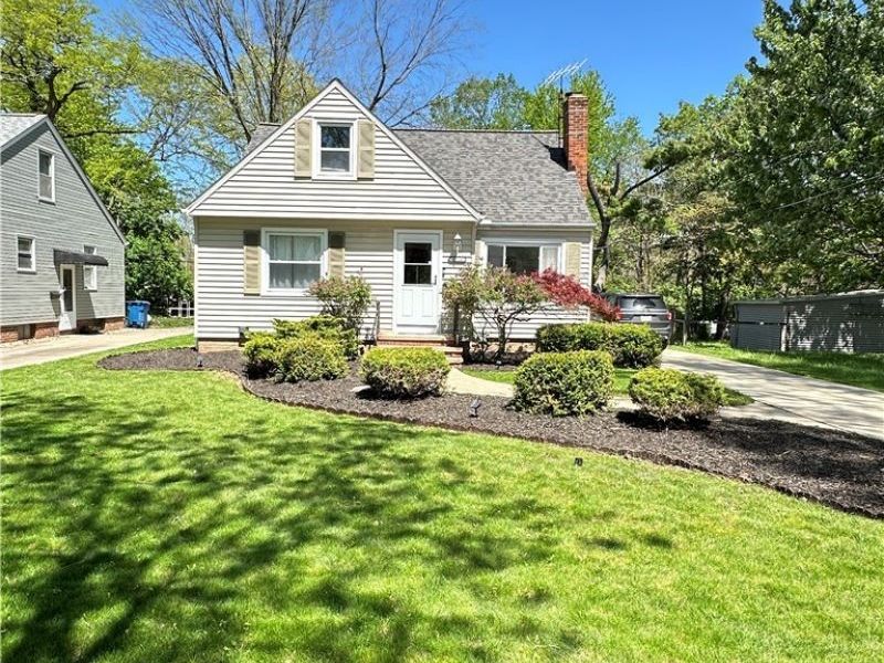 10124 Keswick Drive, Parma Heights, OH 44130 Photo 2