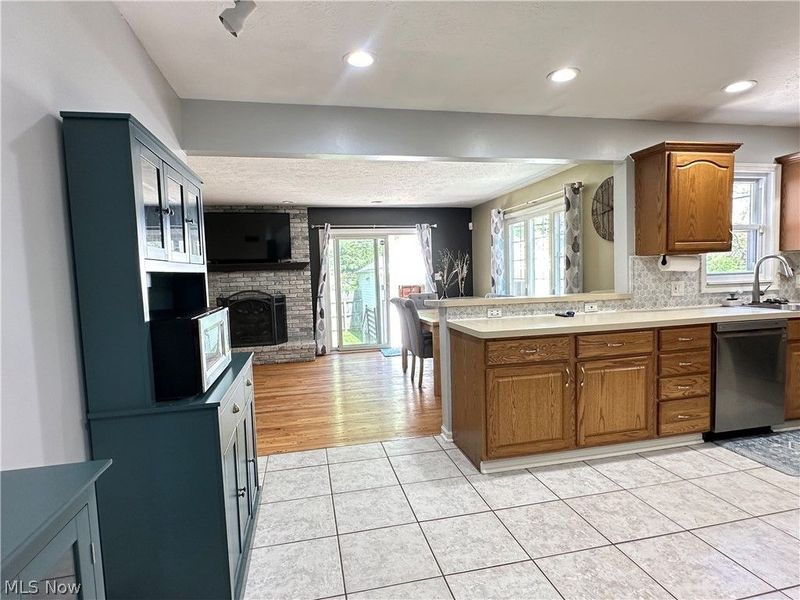 10124 Keswick Drive, Parma Heights, OH 44130 Photo 8