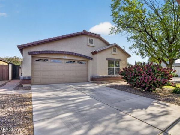 1827 E CARLA VISTA Drive, Gilbert, AZ 85295
