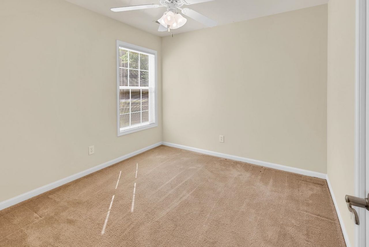 891 Helms Way Photo 10