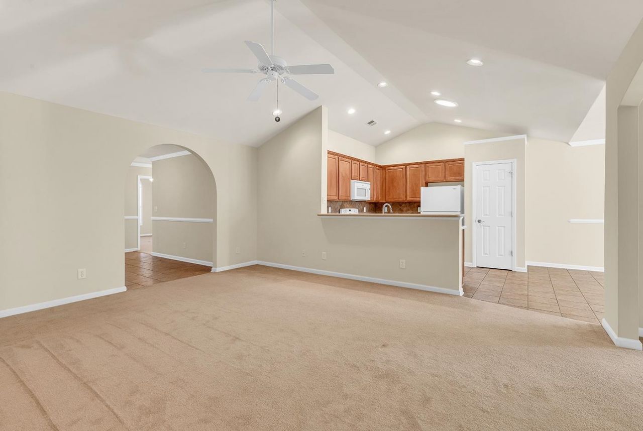 891 Helms Way Photo 15