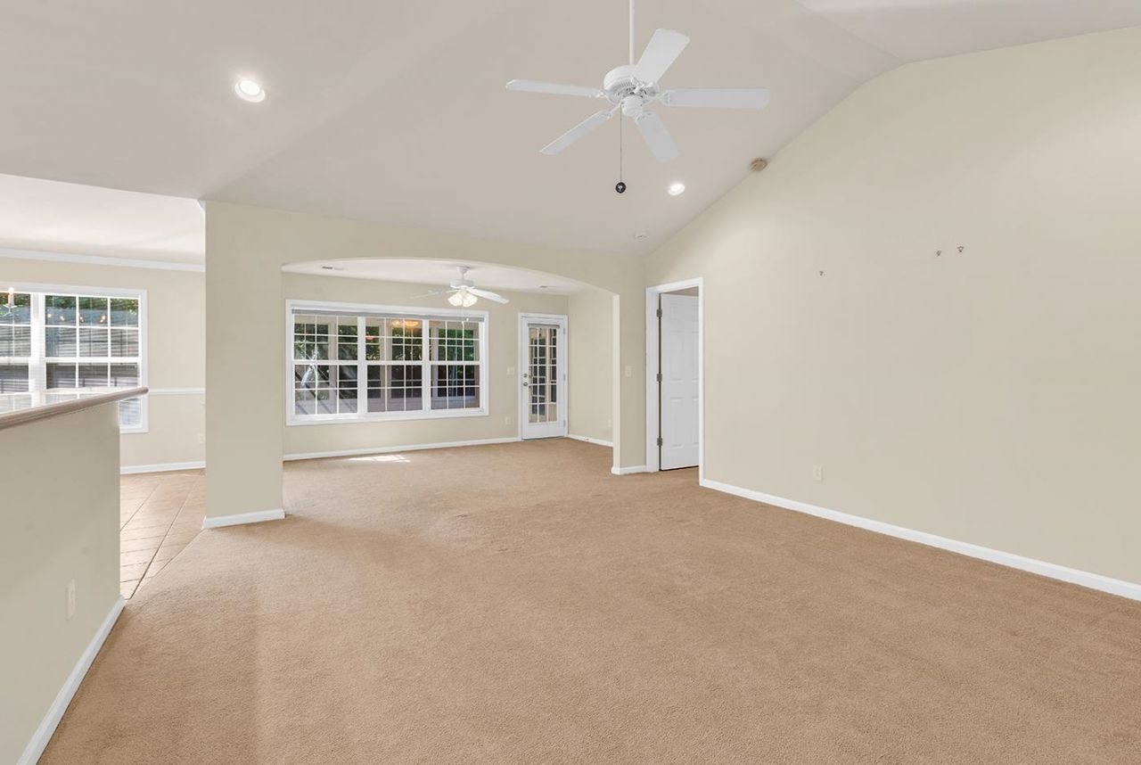891 Helms Way Photo 16