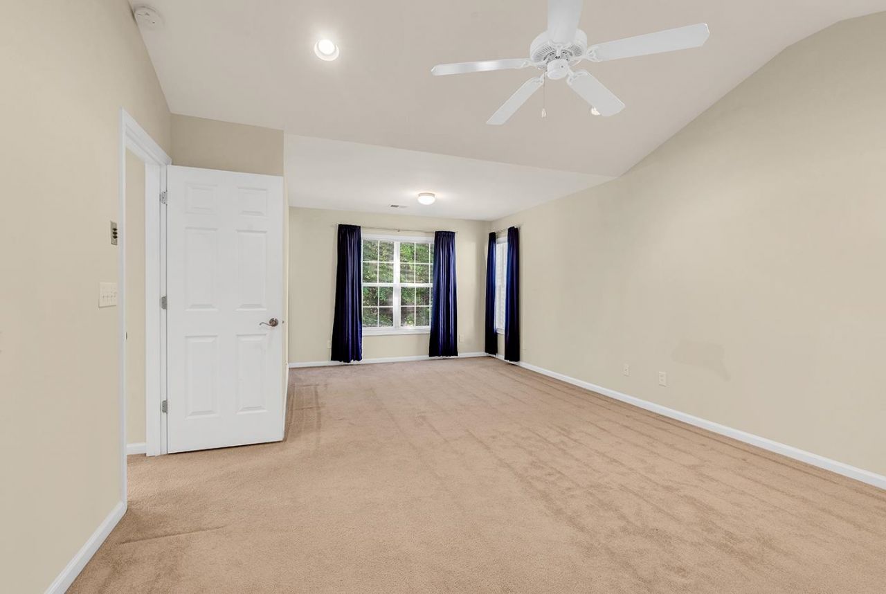 891 Helms Way Photo 18