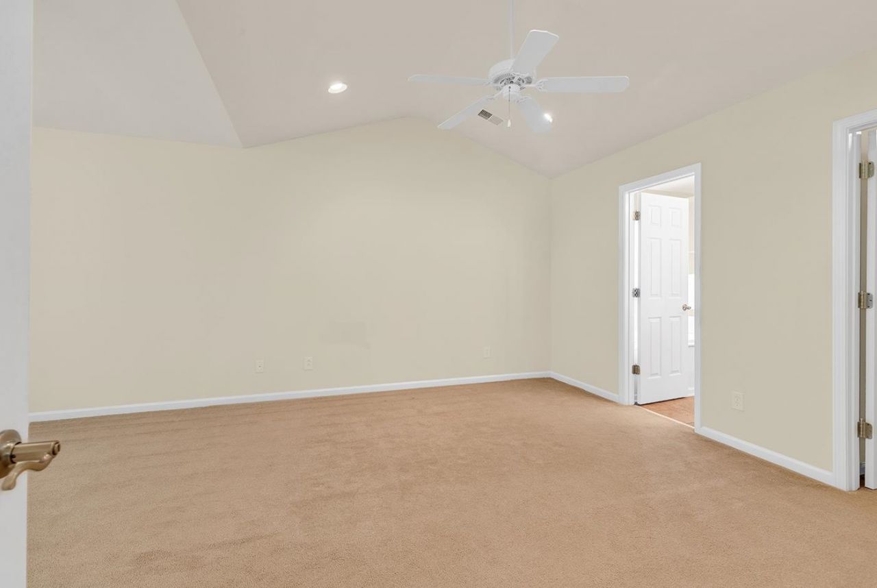 891 Helms Way Photo 19