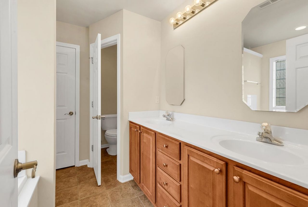 891 Helms Way Photo 24