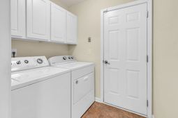 891 Helms Way photo 4