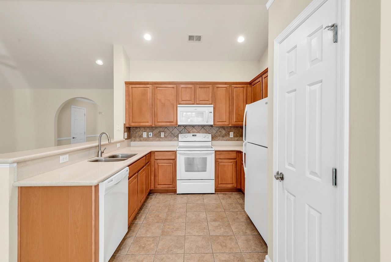891 Helms Way Photo 31