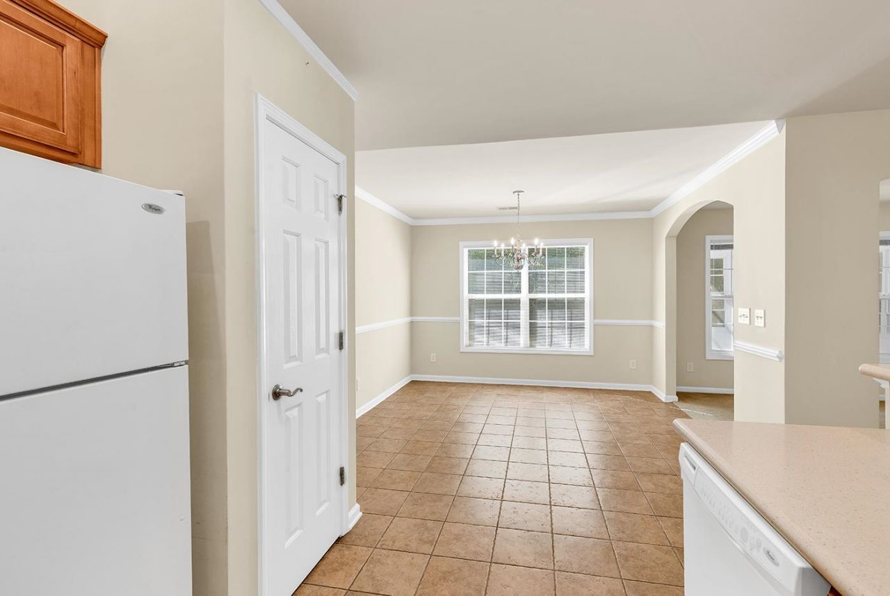 891 Helms Way Photo 32