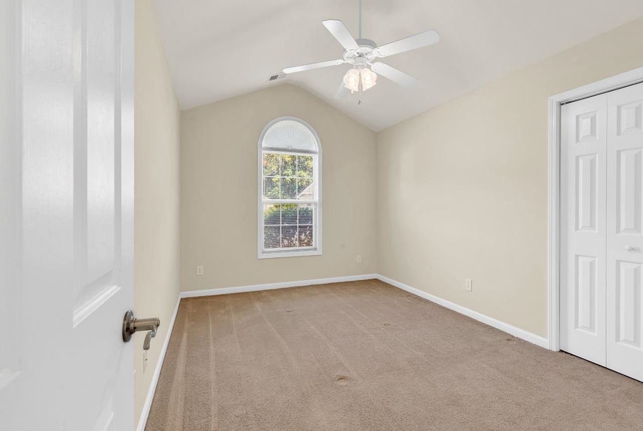 891 Helms Way Photo 5