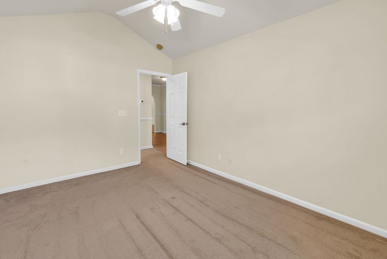 891 Helms Way Photo 7