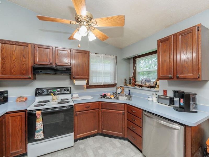 2704 W 39th, Lorain, OH 44053 Photo 9