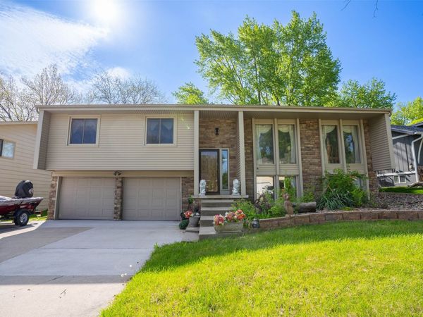 4301 98th Street, Urbandale, IA 50322
