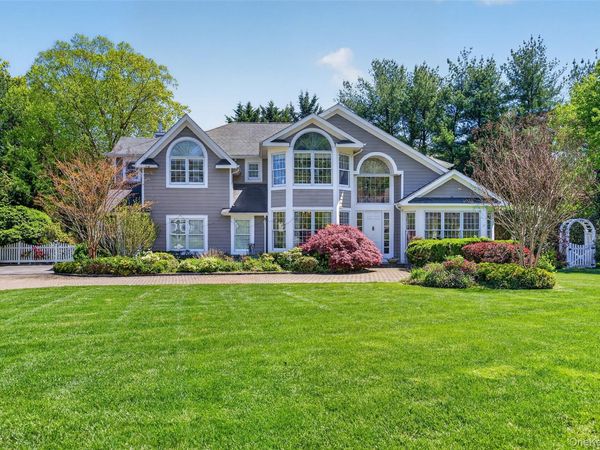 2 Tappanwood Drive , Locust Valley, NY 11560