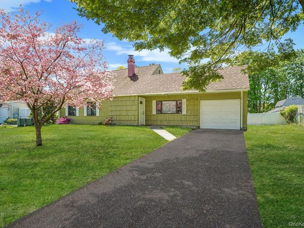 88 Matsunaye Drive, Medford, NY 11763