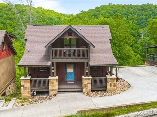 230 Foxwood Drive, Caryville, TN 37714