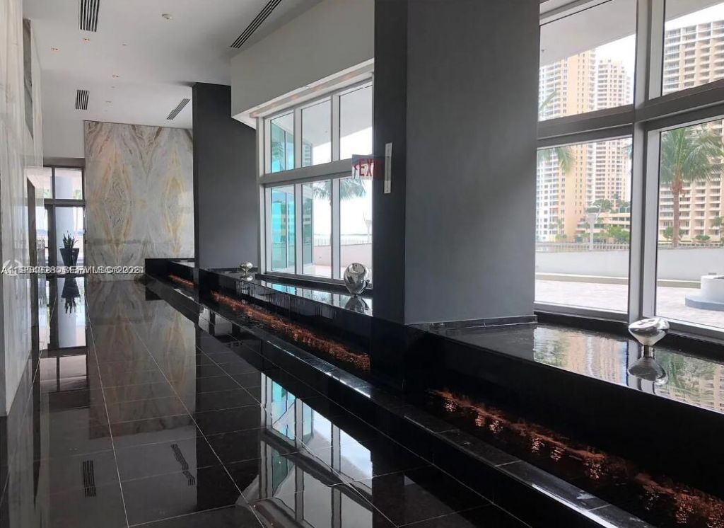325 S Biscayne Boulevard, Unit Lph17, Miami, FL 33131 Photo