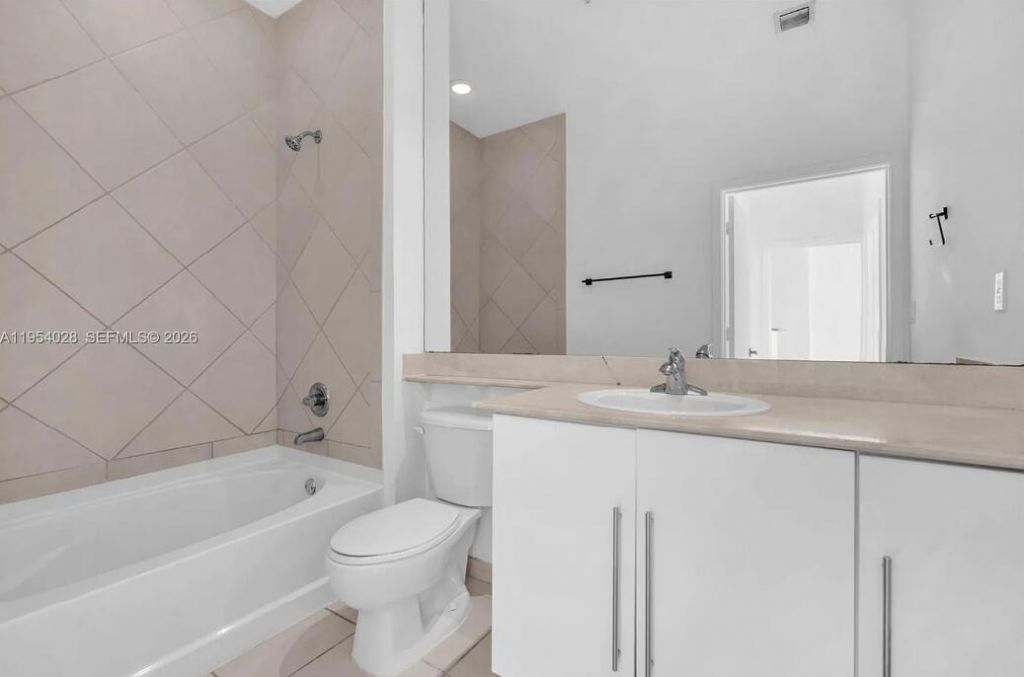 325 S Biscayne Boulevard, Unit Lph17, Miami, FL 33131 Photo