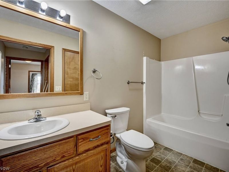 960B Mcdonald Drive NE, Sugarcreek, OH 44681 Photo 11