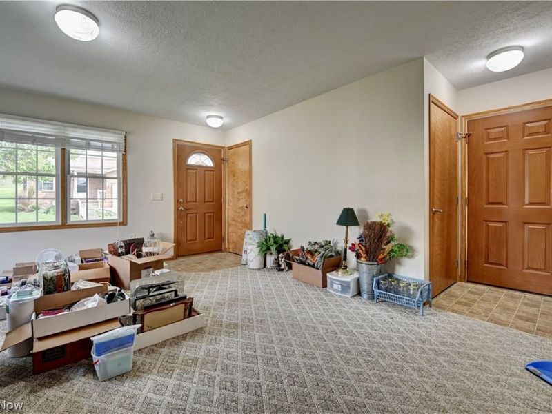 960B Mcdonald Drive NE, Sugarcreek, OH 44681 Photo 2