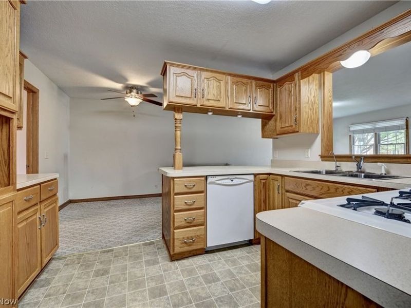 960B Mcdonald Drive NE, Sugarcreek, OH 44681 Photo 9