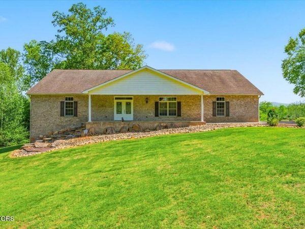 828 Helton Rd, Maryville, TN 37804
